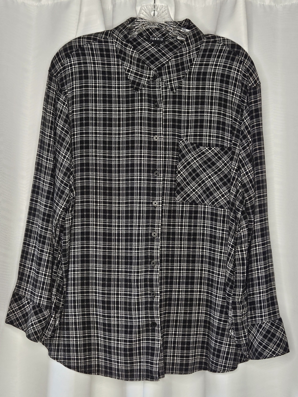 Torrid black & white plaid button up long sleve shirt Torrid size 0 (size 12)